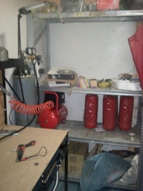 Nel nostro laboratorio eseguiamo manut. ricarica e controllo degli estintori - Impianti Antincendio a Roma